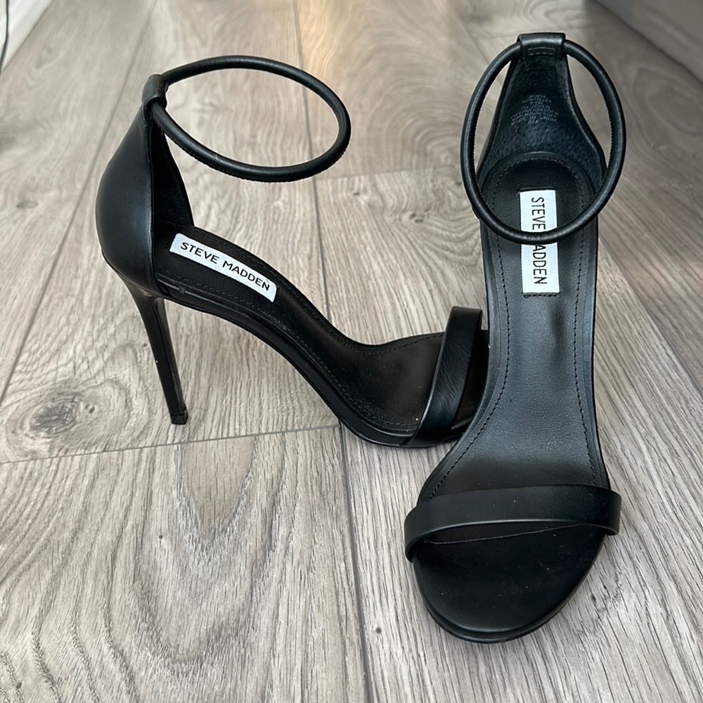 Brand new Steve Madden strap heels